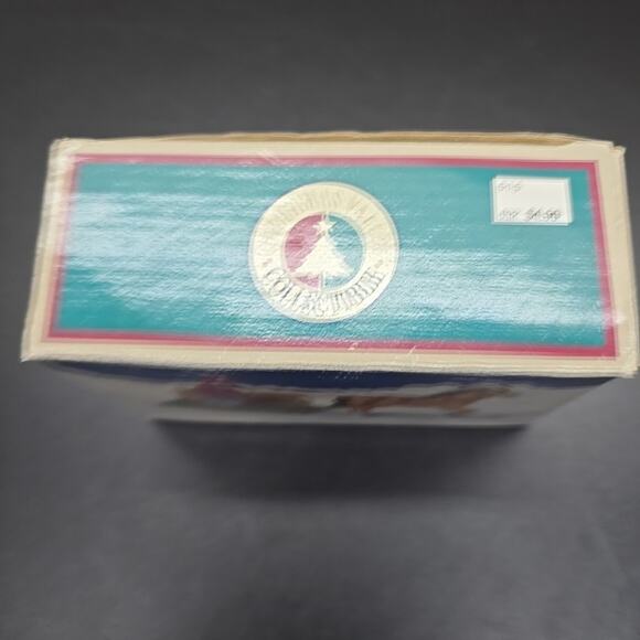 Christmas Valley Collectable Bringing in the Timbers Porcelain Vintage - Picture 10 of 12